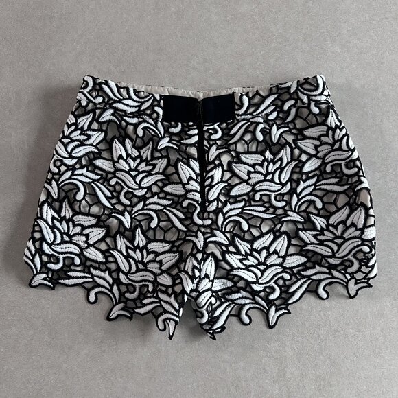 Alice + Olivia High-Waisted Lace Shorts ASO Taylor Swift - Picture 5 of 7